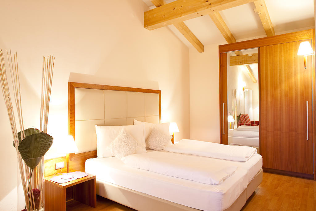 Astor Hotel Schenna Rum bild